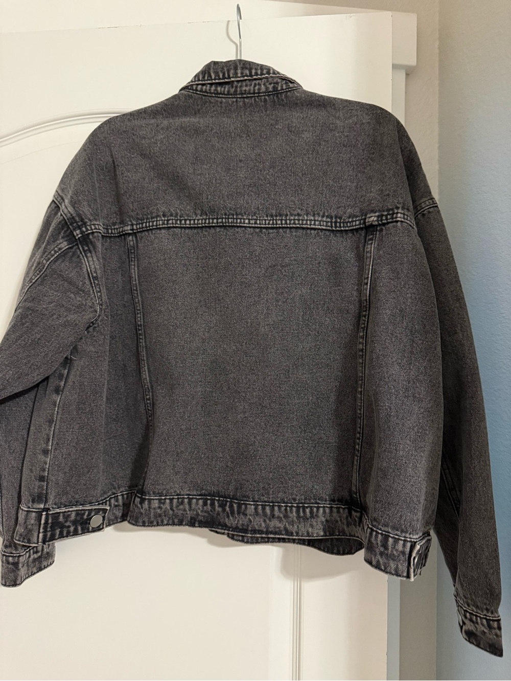 Savanna Jean  Relaxed distressed Black Denim Jacket - Women 1X NWOT - Picture 2 of 3